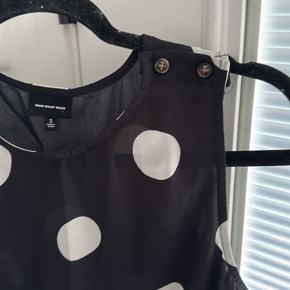 WHO WHAT WEAR Sleeveless Polkadot Top - Picture 4 of 7